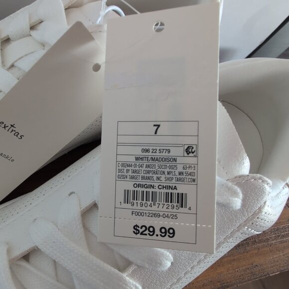 NWT Women's Maddison Sneakers - A New Day™ Size 7 White Shoe Extra Padding - Picture 4 of 8
